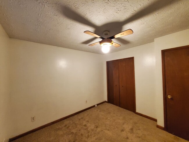 Building Photo - Great location and Schools