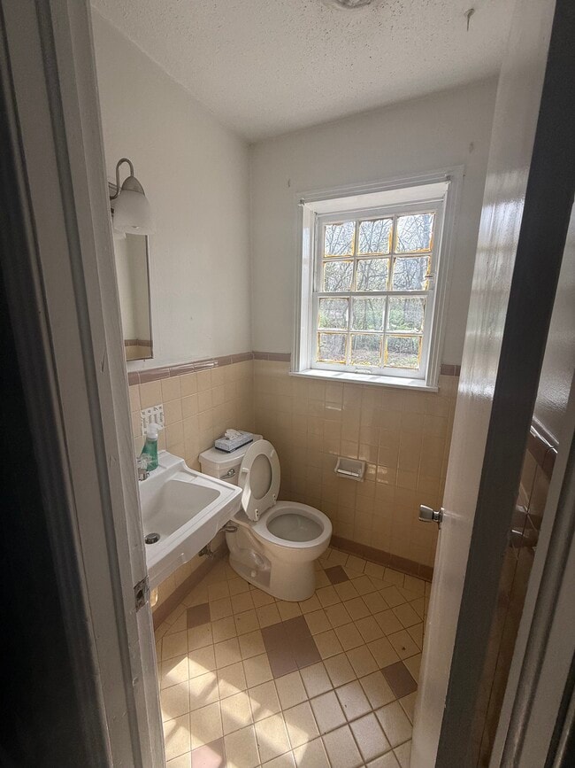 Building Photo - Clayton Dr Duplexes