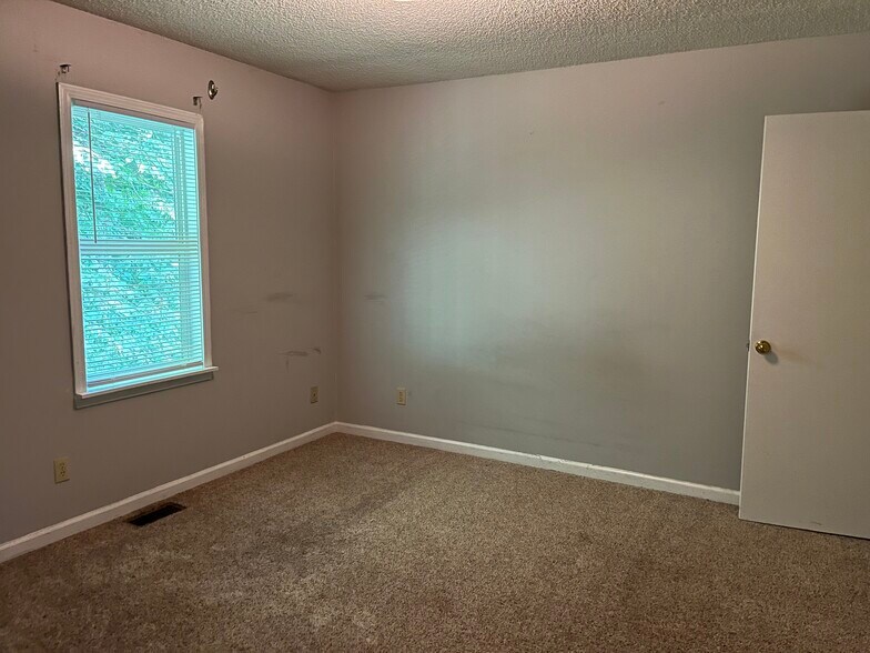 Building Photo - 2259 Forest Acres Dr