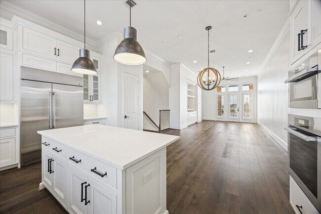 Building Photo - 3850 Glen Arbor Dr