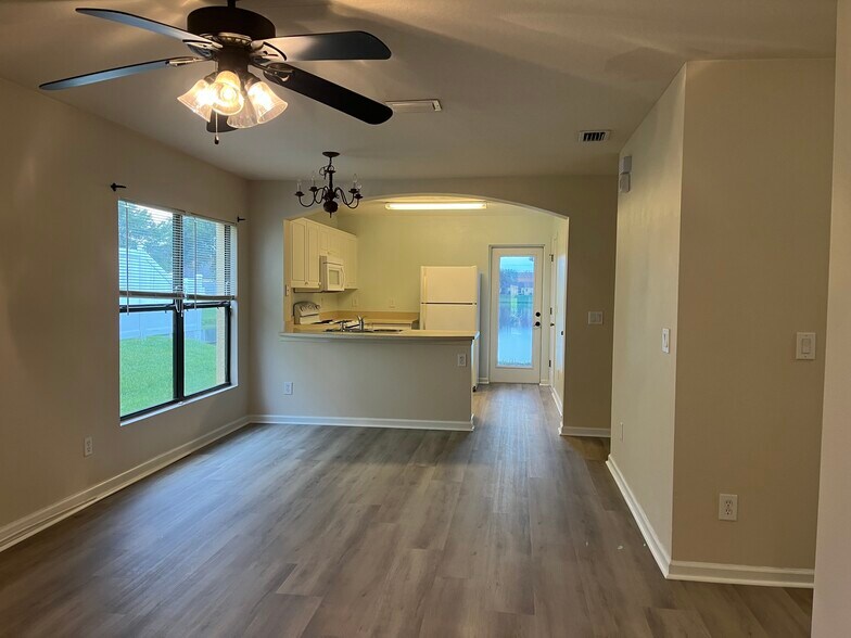 Building Photo - 975 Luminary Cir