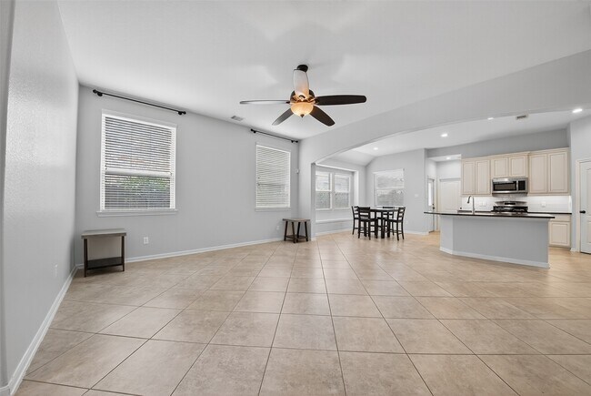 Building Photo - 8922 Pinenut Dr