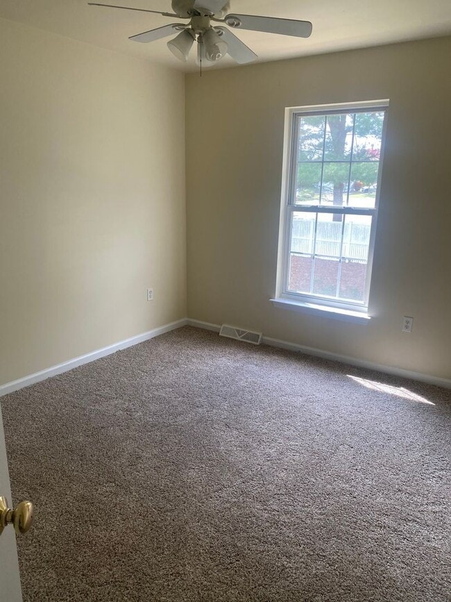 Building Photo - 3 br, 1.5 bath House - 126 BANYAN CIRCLE D...