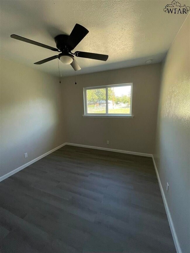 Building Photo - 5001 Lakefront Dr