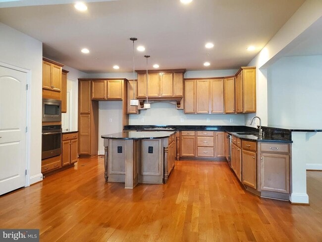 Building Photo - 411 Greenebaum Ln