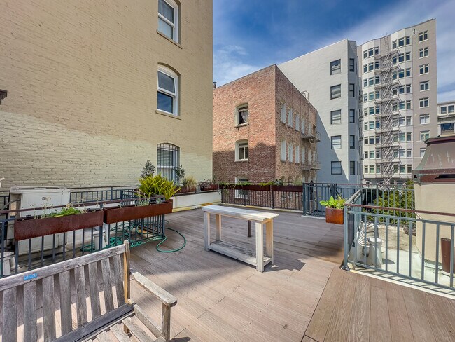 Building Photo - 570 Bush St