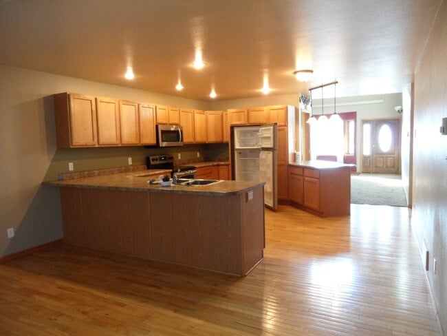 Building Photo - 1409 Thaxton Ct