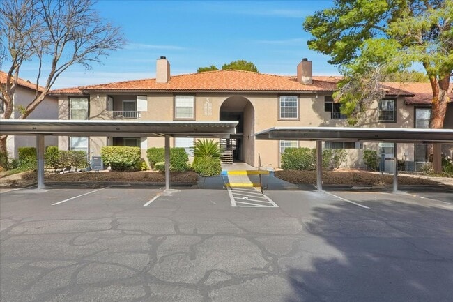 Building Photo - 2606 S Durango Dr