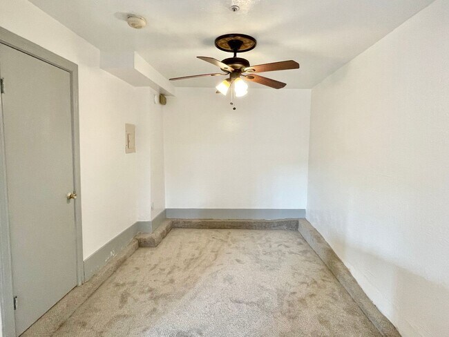 Building Photo - Jr.1BR/1BA Garden Unit NOPA Flat! Laundry!...