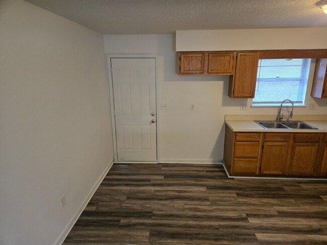 Building Photo - 3 BR/1.5 BA - Kansas City, KS