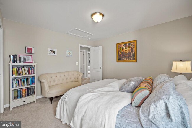 Building Photo - 1025 Forsythia Ln