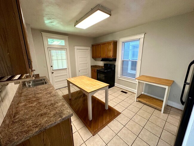 Building Photo - 321 50th St