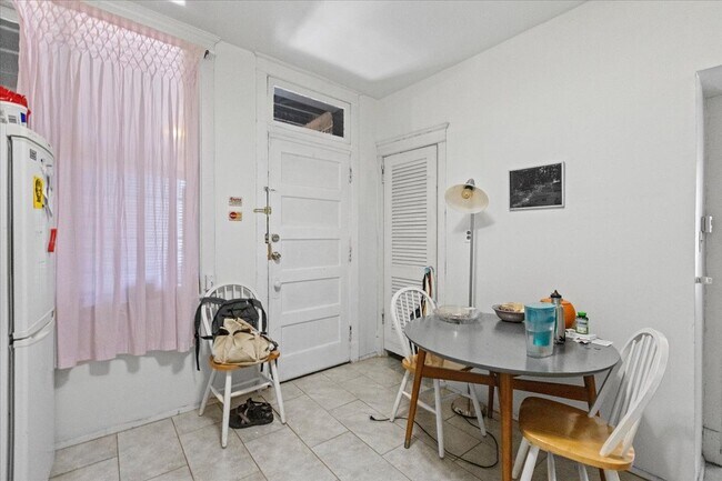 Building Photo - 4002 N Southport-2