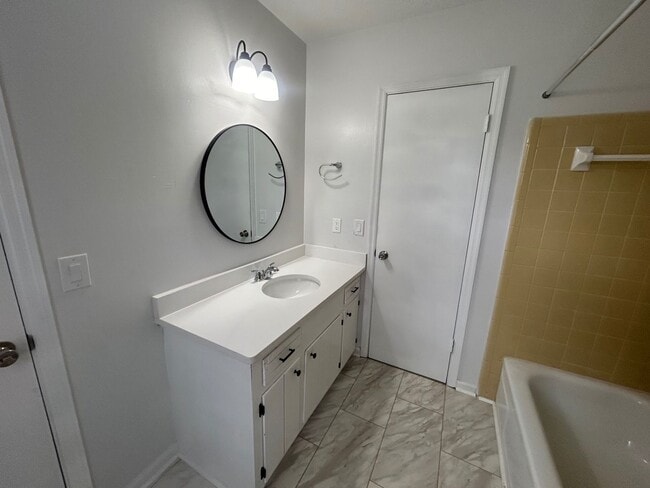 Building Photo - 7513 Mountainbrook Dr