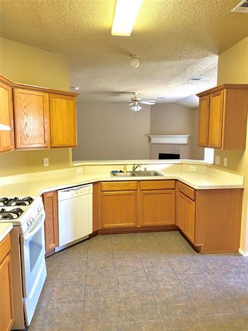 Building Photo - 1410 Deville Cir