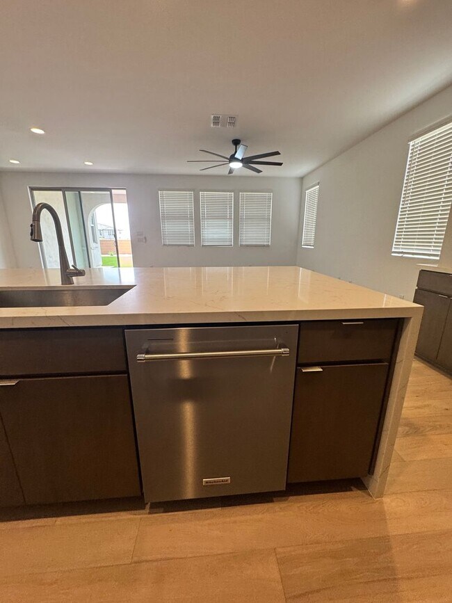 Building Photo - BRAND NEW HOME IN ALORAVITA IN PEORIA