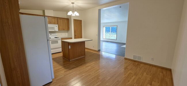 Building Photo - 5332 Nistler Rd