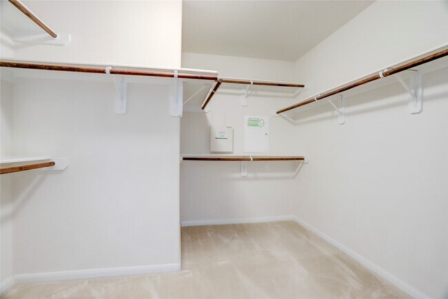 Building Photo - 10046 Hillside Bayou Dr
