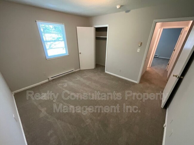 Building Photo - 113 Cox Ave