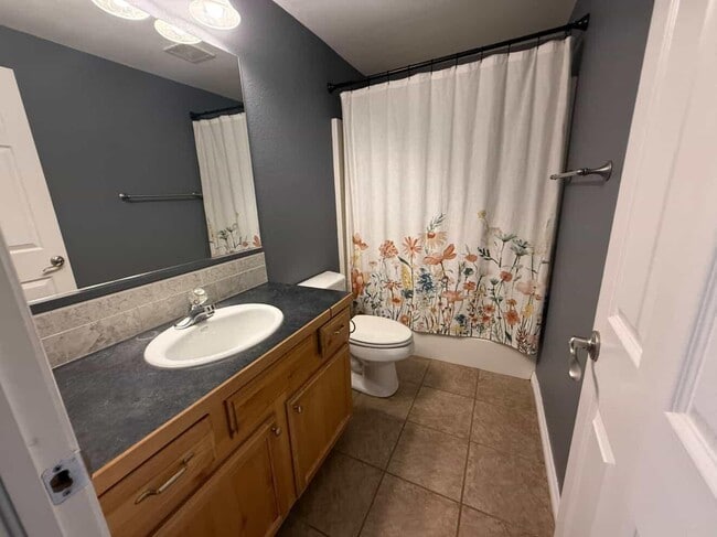 Building Photo - 1138 Lakecrest Ct