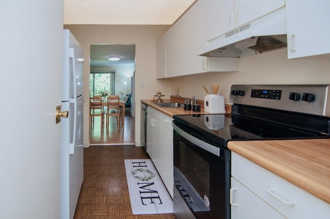 Building Photo - 609 Watersedge Dr