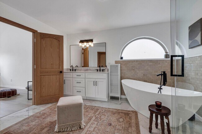 Building Photo - 2639 Berber St