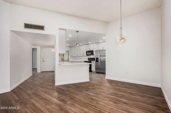 Building Photo - 16635 N 103rd Ave