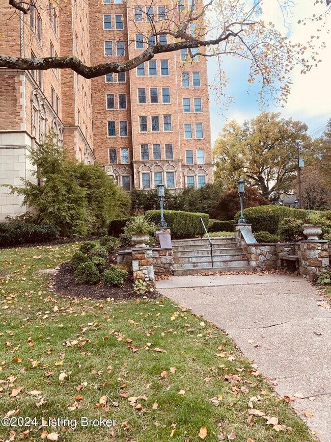 Building Photo - 2140 Bonnycastle Ave