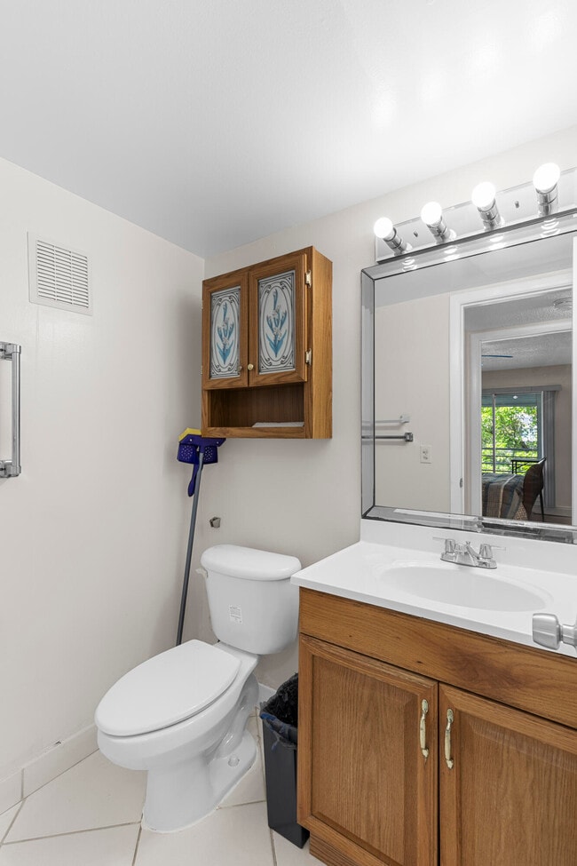 Building Photo - 3028 Harwood D