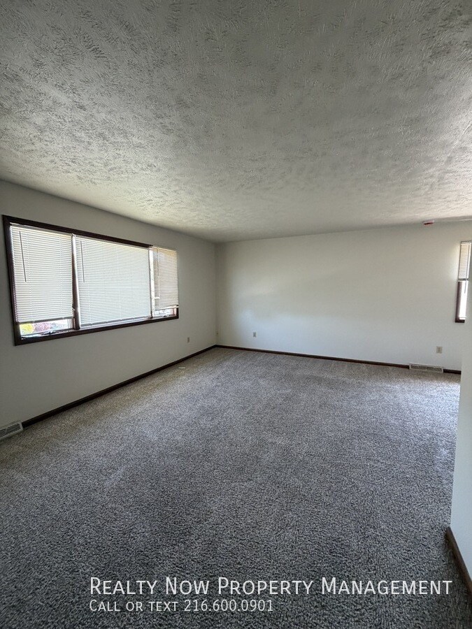 Building Photo - 21252 Goller Ave