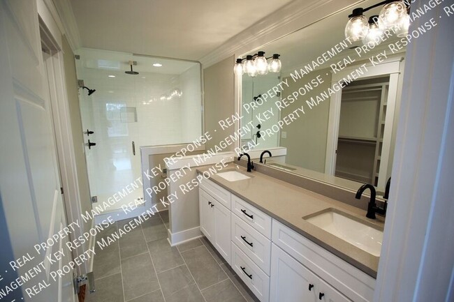 Building Photo - 6113B California Avenue-