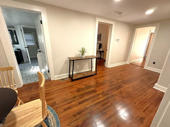 Building Photo - 3 Bedroom/1 Bath Home