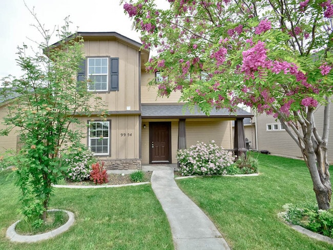 Primary Photo - 4 bedrooms 2.5 bathroom in SW Boise