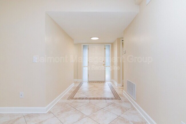 Building Photo - 602 Desoto Dr