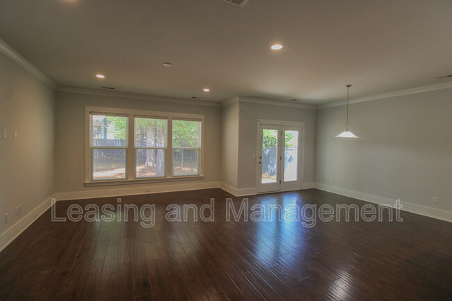 Building Photo - 1129 Bright Ct