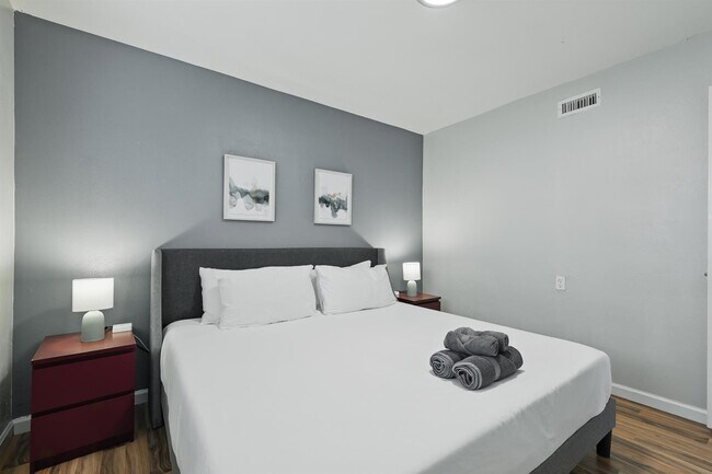 Building Photo - 3454 Livingston Ln