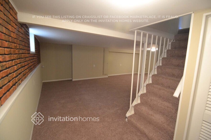 Building Photo - 5240 Lee St