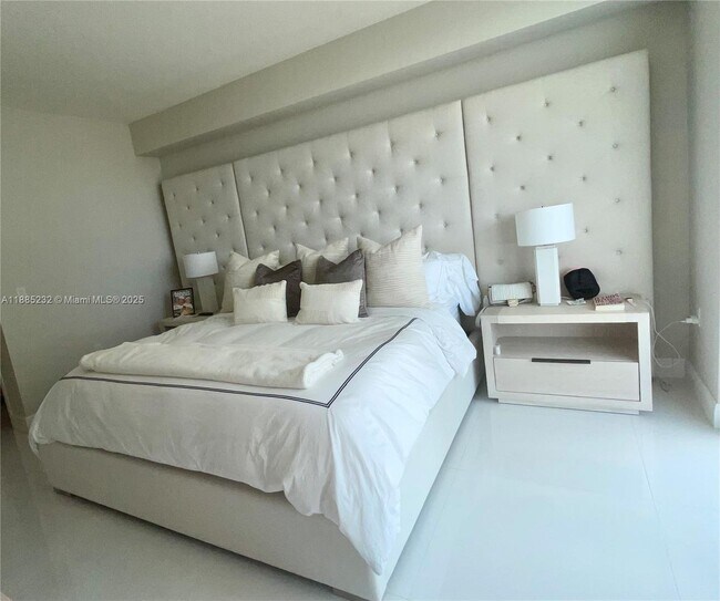 Building Photo - 300 Sunny Isles Blvd
