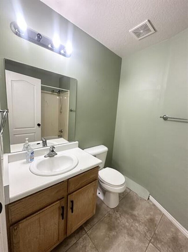 Building Photo - Charming Murray Home