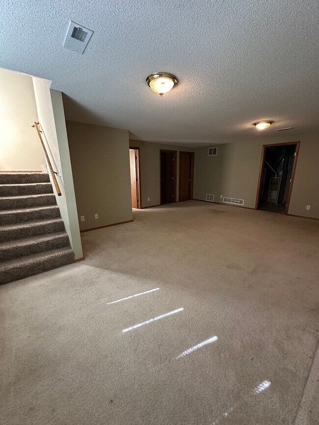 Building Photo - West Side Duplex - $300 off 1st Month !!