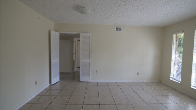 Building Photo - 9102 Benthos Dr