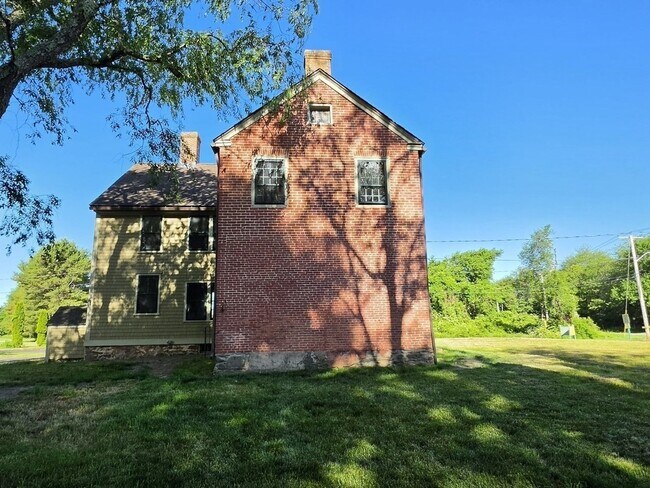 Building Photo - 166 Old Providence Rd