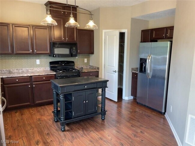 Building Photo - 5055 Lake Forest Dr