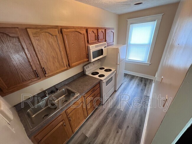 Building Photo - 457 W Lawrence Ave