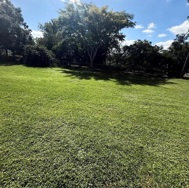 Building Photo - 1048 Newbern St NE