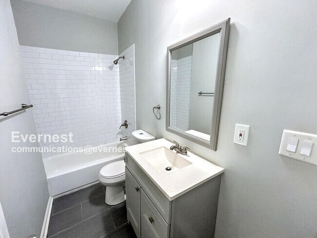 Building Photo - 1152 Wedgewood Dr NW