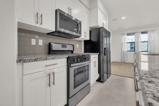 Building Photo - 1520 W 1st St