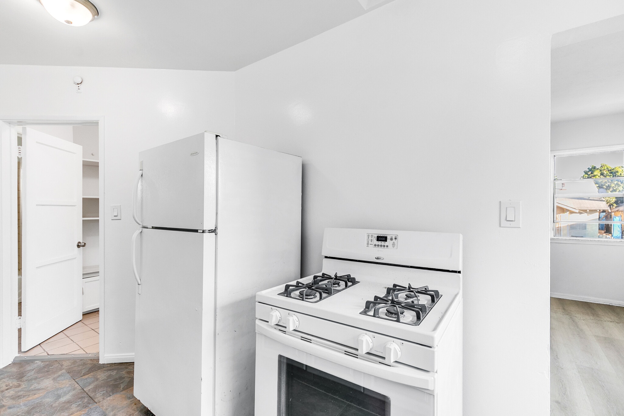 Building Photo - 725 Spence St