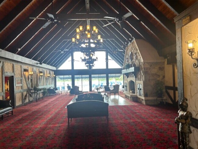 Building Photo - 3720 Inverrary Dr