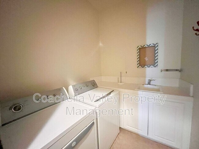 Building Photo - 43341 Parkway Esplanade W